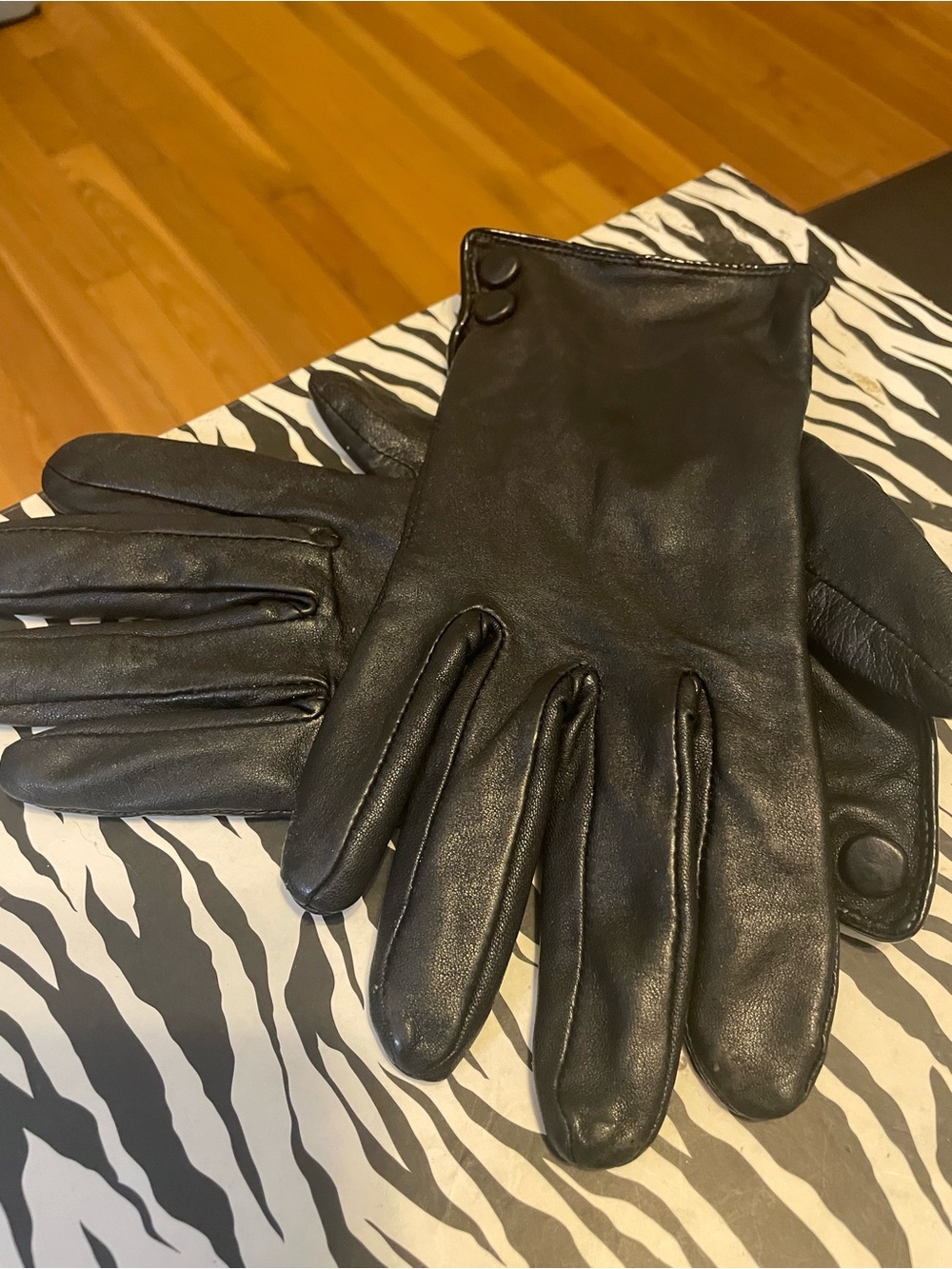 LOFT Black Leather Women's Gloves with Snap Detail